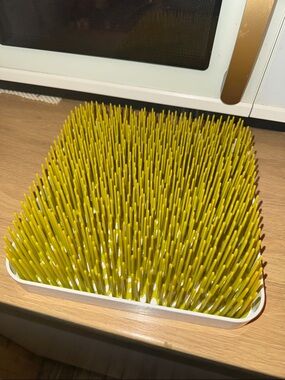 Grass-Style Dish Drying Mat with White Drip Tray